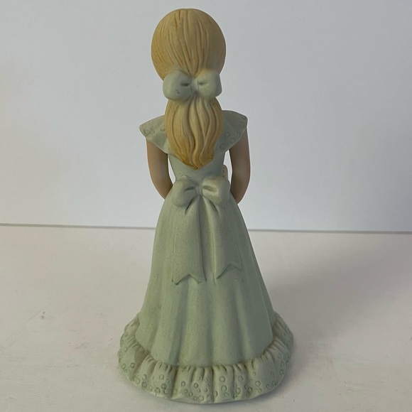 Growing Up Girls Blonde Green Dress Age 11 Porcelain Figurine - Picture 4 of 9
